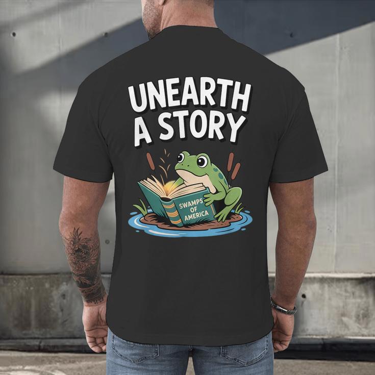 Unearth a Story Frog Reading a Book Summer 2026 Men's Back Print T-Shirt