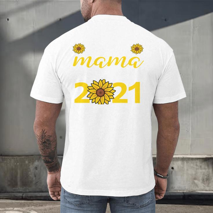 Proud Mama Of a 2021 Graduate Senior Mom 2021 Graduation Men's Back Print T-Shirt