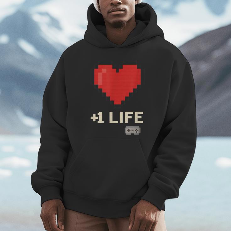 Retro Gamer 1 Life Pixel Heart – 8-Bit Gaming Nostalgia Unisex Hoodie