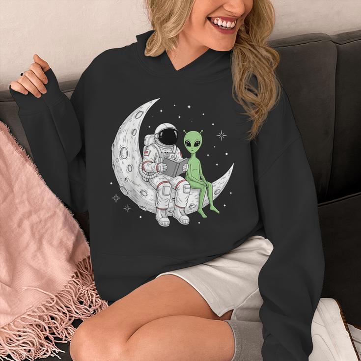 Astronaut Reading Book To Alien Moon Space Book Lover Men Unisex Hoodie