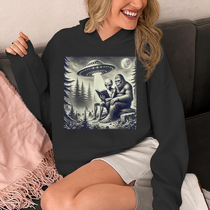 Bigfoot With Alien Reading A Book Bigfoot And UFO Unisex Hoodie