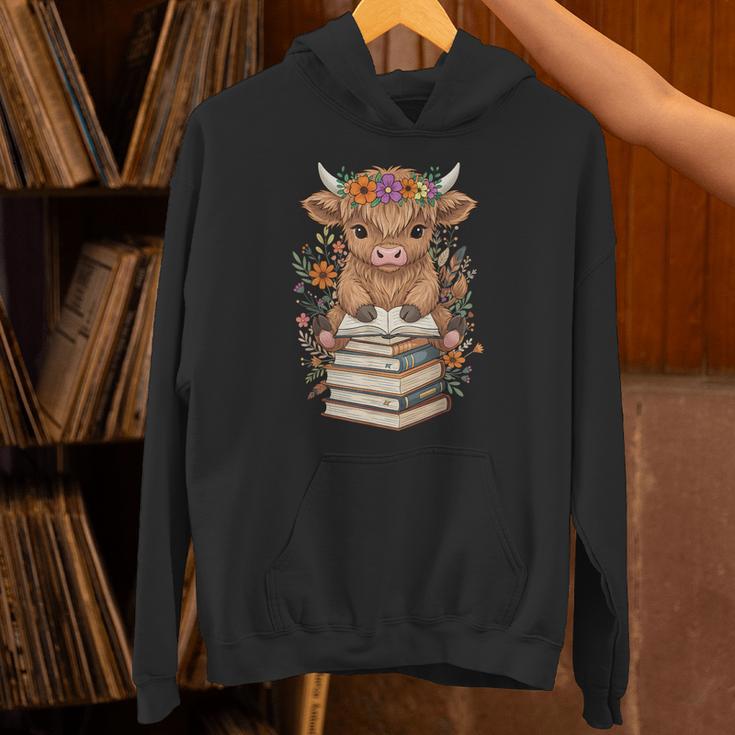 Cute Baby Highland Cow Reading Book Librarian Bookworm Unisex Hoodie