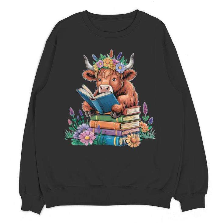 Cute Highland Cow Reading Book Baby Cow Bookworm Unisex Sweatshirt