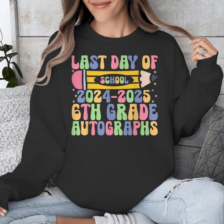 2025 Last Day Of School Autograph 6th Grade Graduation Unisex Sweatshirt