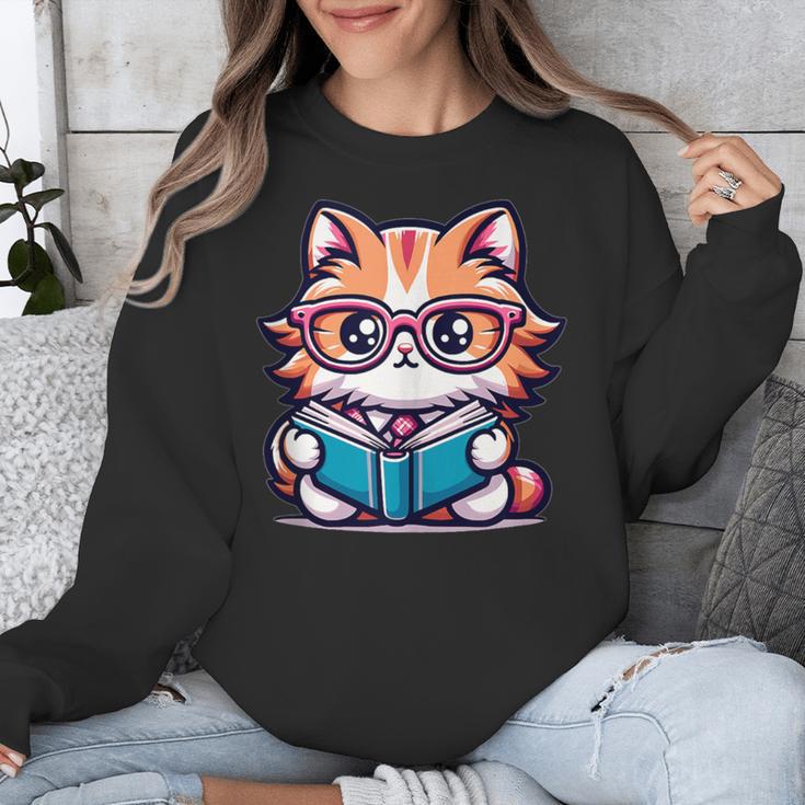 Adorable Book Lover Maine Coon Cat With Reading Glasses Cute Unisex Sweatshirt