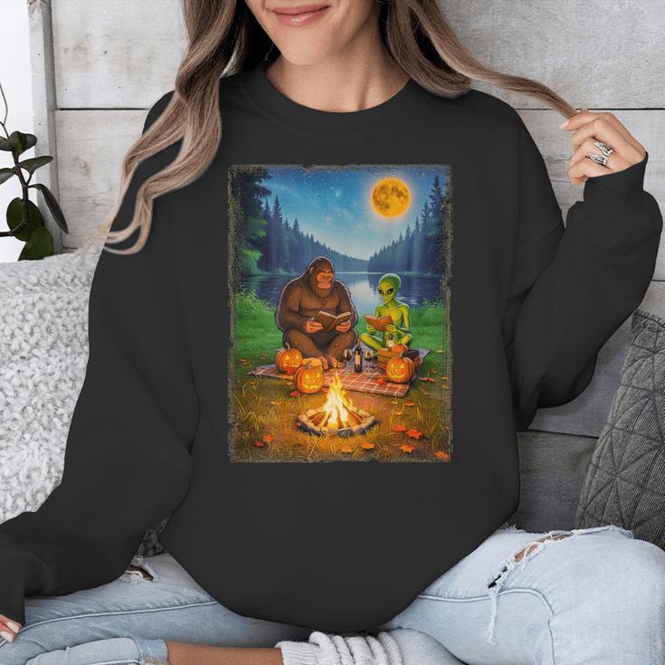 Bigfoot And Alien Reading Books Campfire Halloween Unisex Sweatshirt