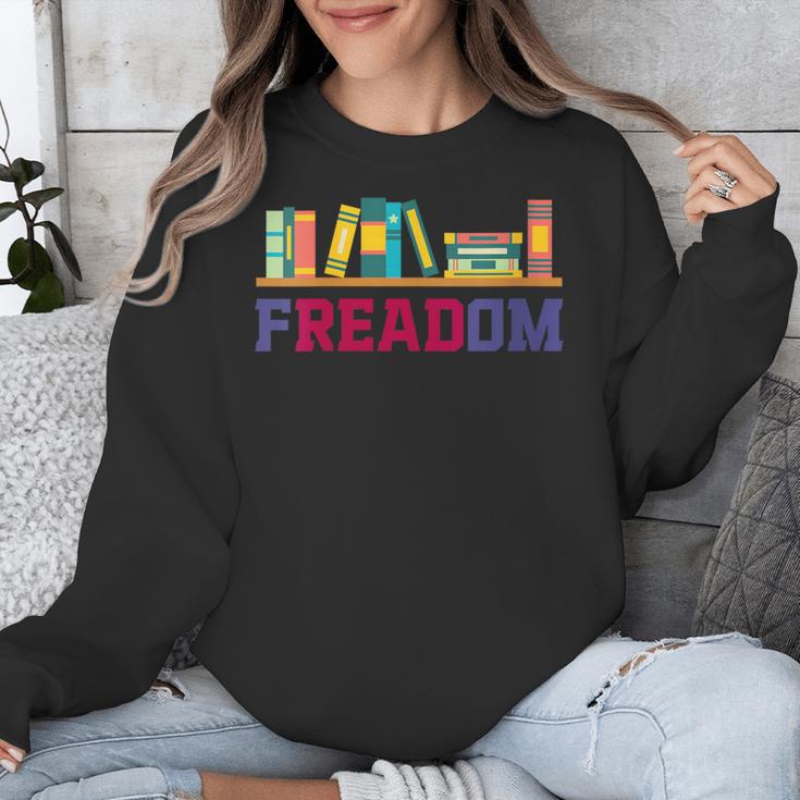 Book Lover Freedom Librarian Vintage Retro Reading Present Unisex Sweatshirt