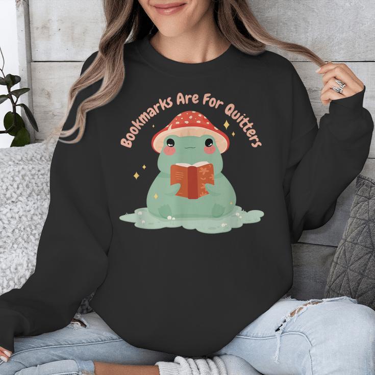 Bookmarks Are For Quitters Frog Reading Book Graphic Unisex Sweatshirt