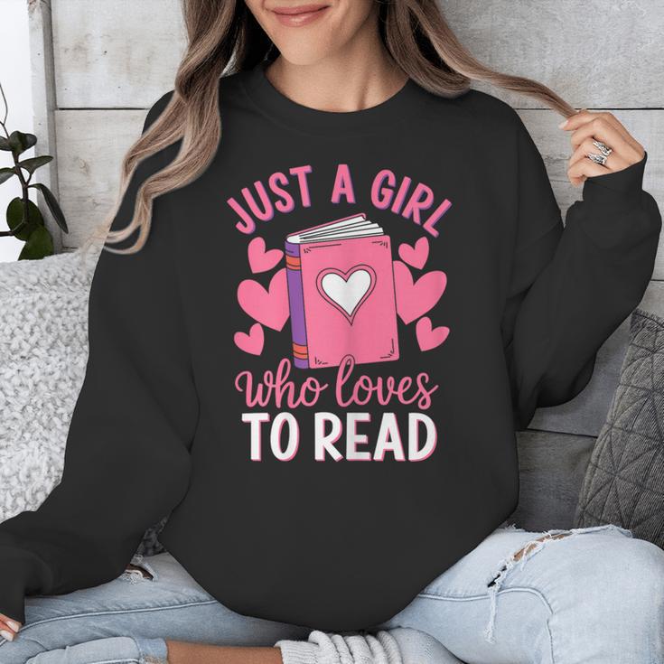 Bookworm Just A Girl Who Loves To Read Unisex Sweatshirt
