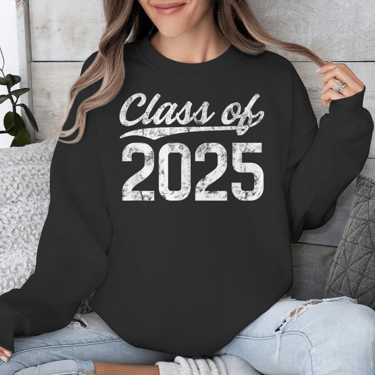 Class Of 2025 Graduation Vintage Freshman Tee T-Shirt Unisex Sweatshirt