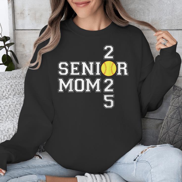 Class Of 2025 Softball Mom Senior Graduation Graduate Women Unisex Sweatshirt