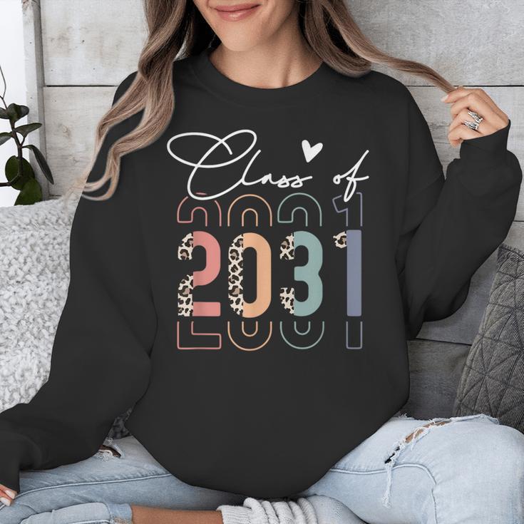 Class Of 2031 School College Retro Graduation Vintage Grad Unisex Sweatshirt