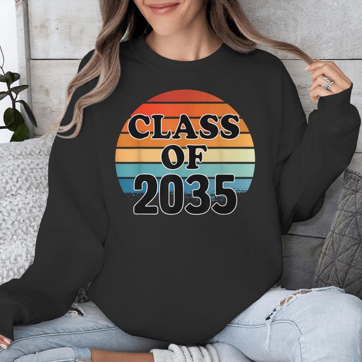 Class Of 2035 Senior Graduate Retro Graduation Unisex Sweatshirt