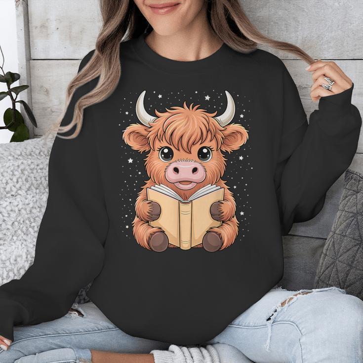 Cute Highland Cow Reading Book Unisex Sweatshirt Cute Highland Cow Reading Book Unisex Sweatshirt
