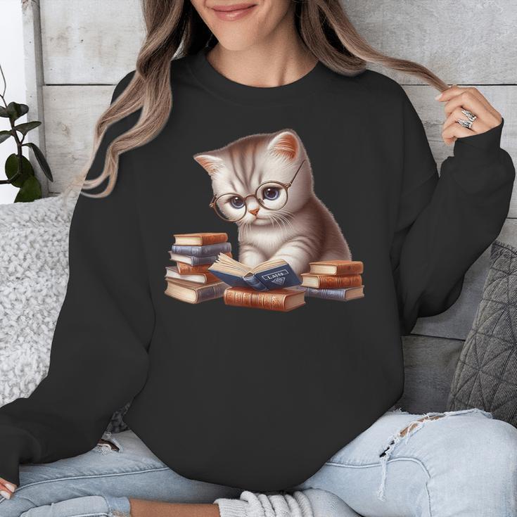 Cute Kitten Bookworm Adorable Cat With Glasses Reading Book Unisex Sweatshirt