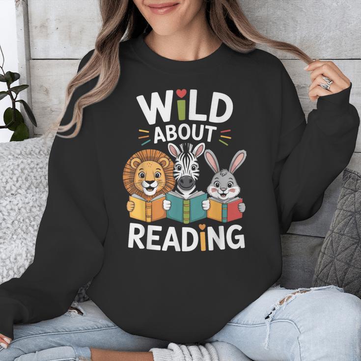 Cute Wildlife Zoo Animals For Book Reader Bookworms Unisex Sweatshirt