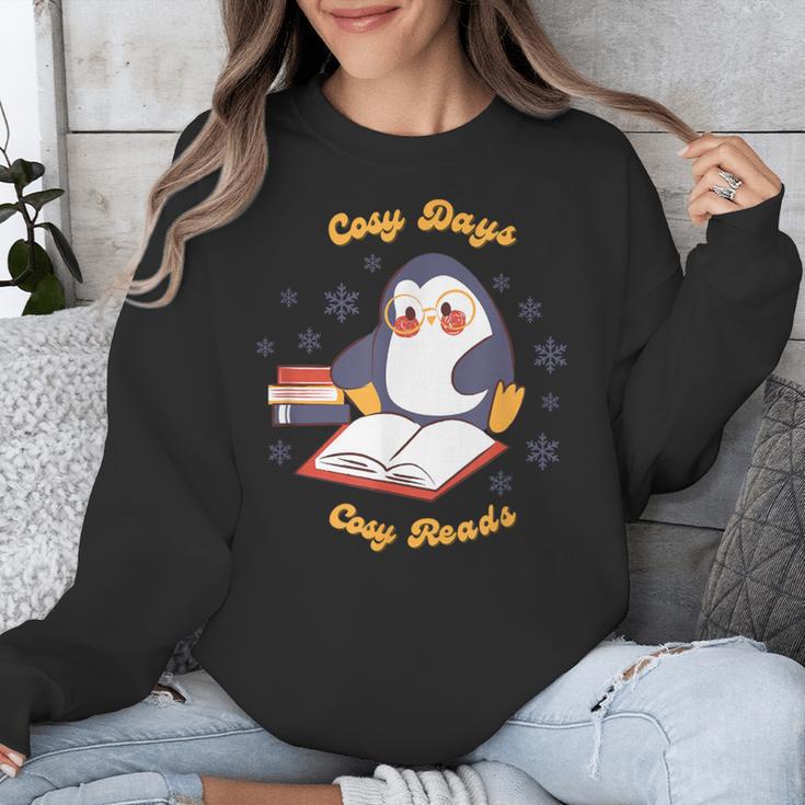 Cute Xmas Book Lover Penguin Reading Cosy Days Cosy Reads Unisex Sweatshirt