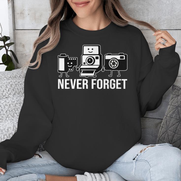 Never Forget Retro Camera Photography Nostalgia Unisex Sweatshirt