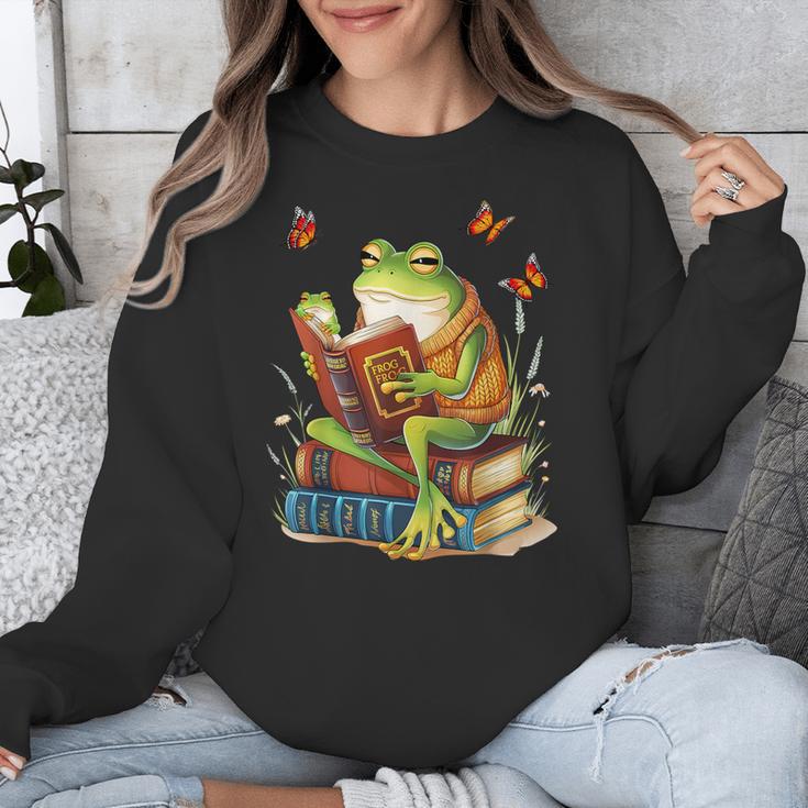 Frog & Toad Fishing Vintage Classic Book Frog Reading Book Unisex Sweatshirt