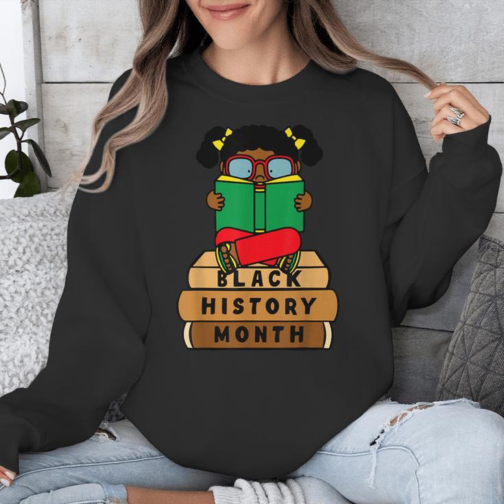 Girl Kid Reading Book Black History Month Bookworm Unisex Sweatshirt