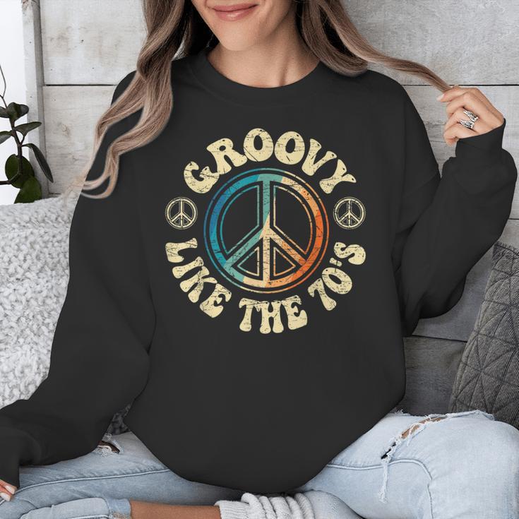 Groovy Like The 70s Peace Aesthetic Nostalgia 1970's Retro Unisex Sweatshirt