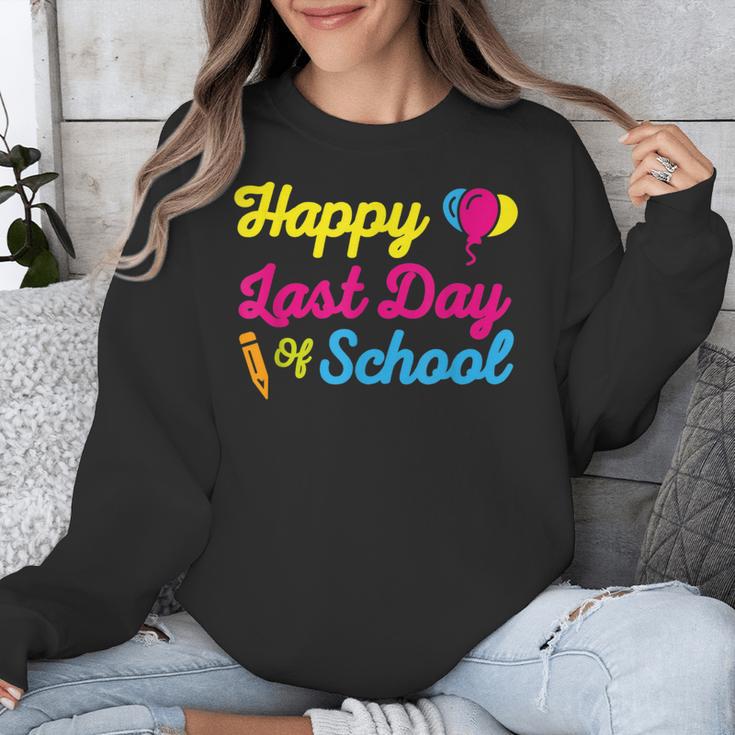Happy Last Day Of School Graduation Teacher Students T-Shirt Unisex Sweatshirt