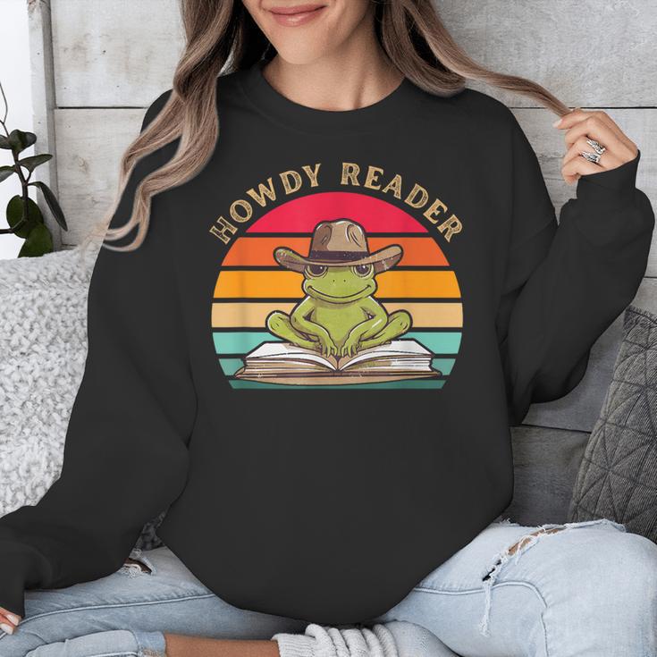 Howdy Reader Frog Reading Book Vintage Unisex Sweatshirt