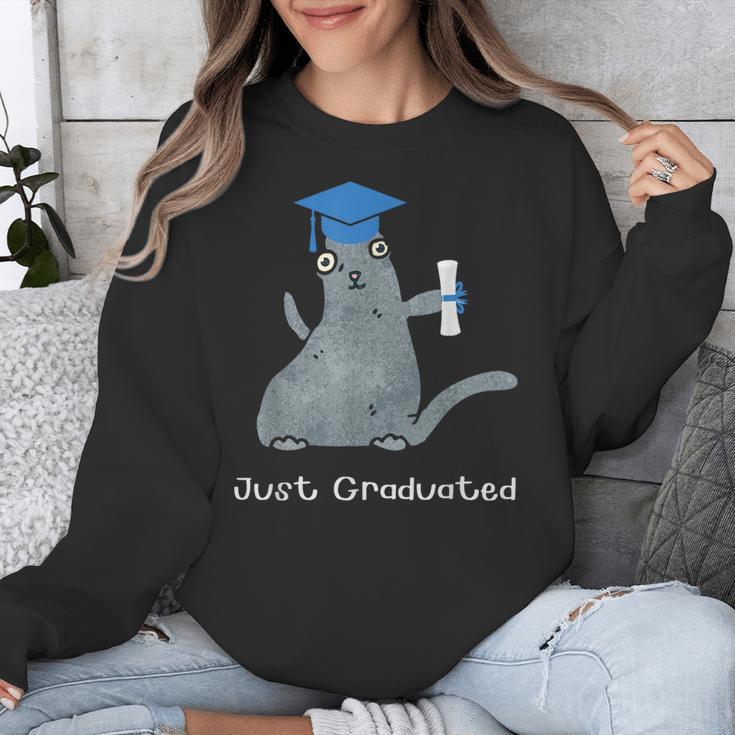 Just Graduated Cat With Graduation Cap And Diploma For Men Women Girls Kids Unisex Sweatshirt