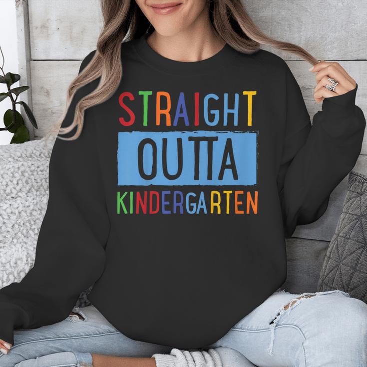 Kids STRAIGHT OUTTA KINDERGARTEN T-SHIRT FUNNY GRADUATION GIFT Unisex Sweatshirt