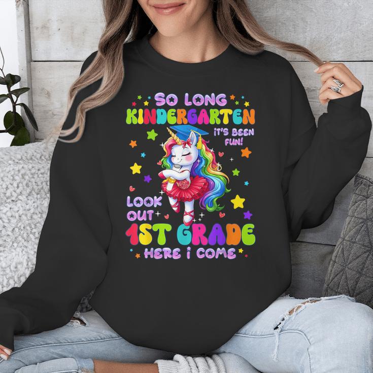 Kindergarten Graduation 2025 Graduate Girls Unicorn 1st Grad Unisex Sweatshirt