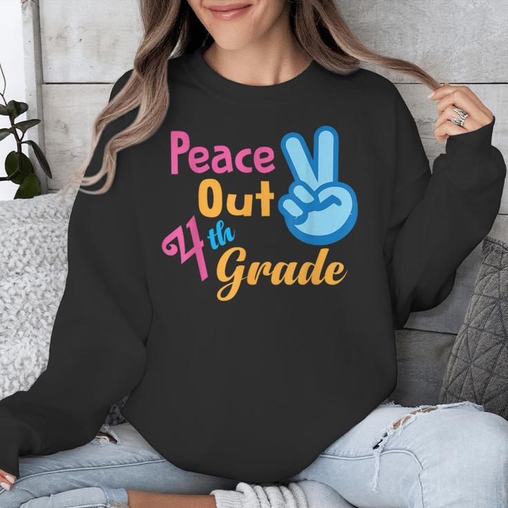 Last Day Of School Peace Out Grade 4 Graduation Kids Unisex Sweatshirt