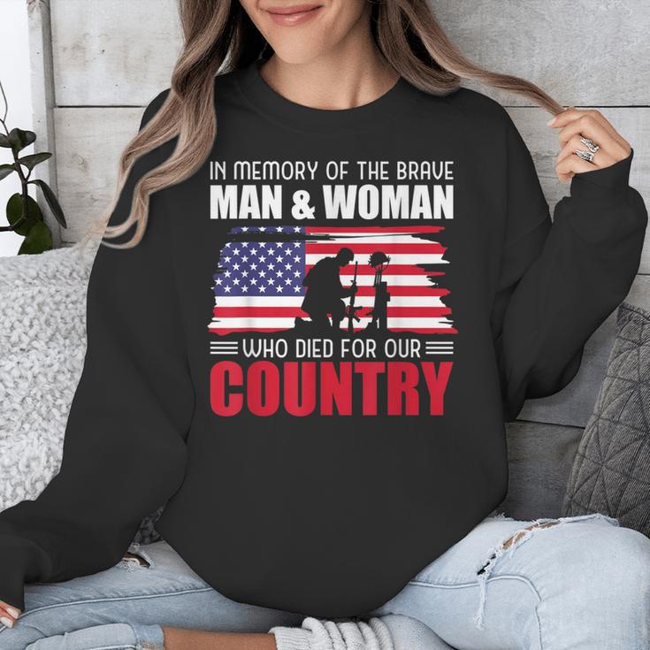 In Memory Of The Brave Man & Woman Memorial Day Unisex Sweatshirt