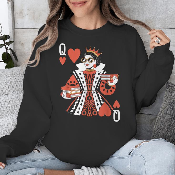 Modern Queen Of Hearts Book Lover Reading Novels Romantasy Unisex Sweatshirt