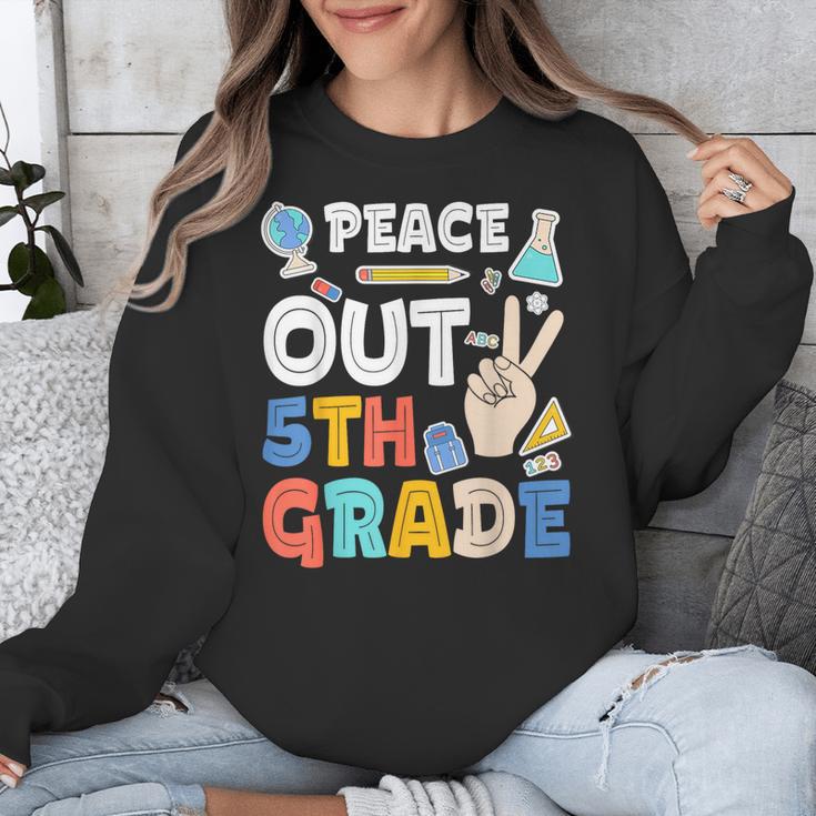 Peace Out 5th Grade Fifth Grade Graduation T-Shirt Unisex Sweatshirt