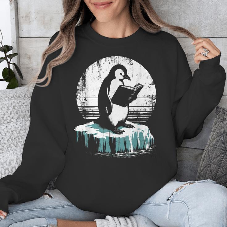 Penguin Reading A Book Vintage Graphic Bookworm Lover Unisex Sweatshirt