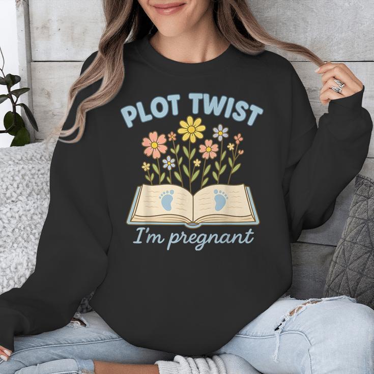 Plot Twist I'm Pregnant Literary Pregnancy Announcement Book Unisex Sweatshirt