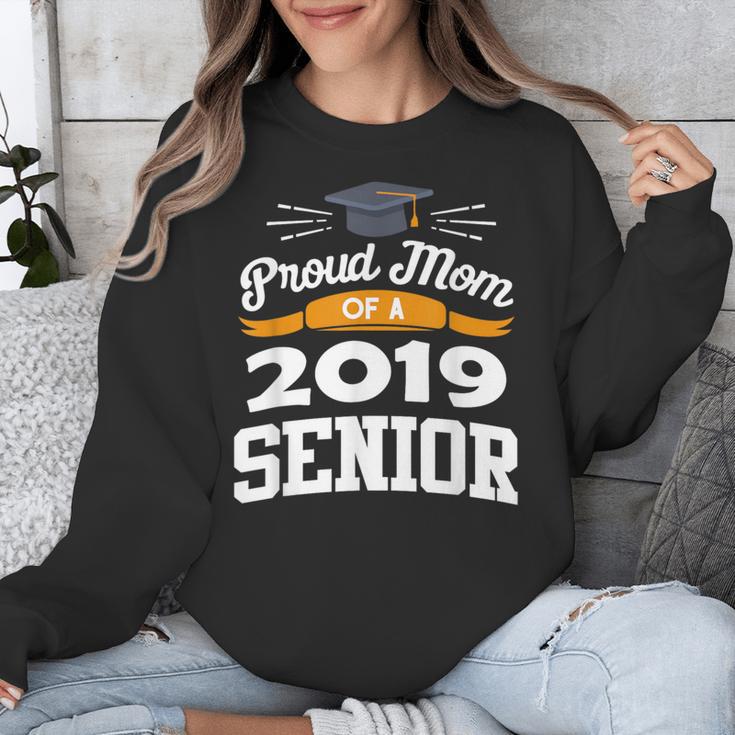 Proud Mom Of A 2019 Senior Graduation Class Outfit T-Shirt Unisex Sweatshirt