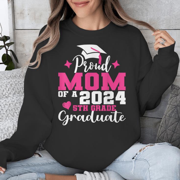 Proud Mom Of 2024 5th Grade Graduate Mother Graduation Unisex Sweatshirt