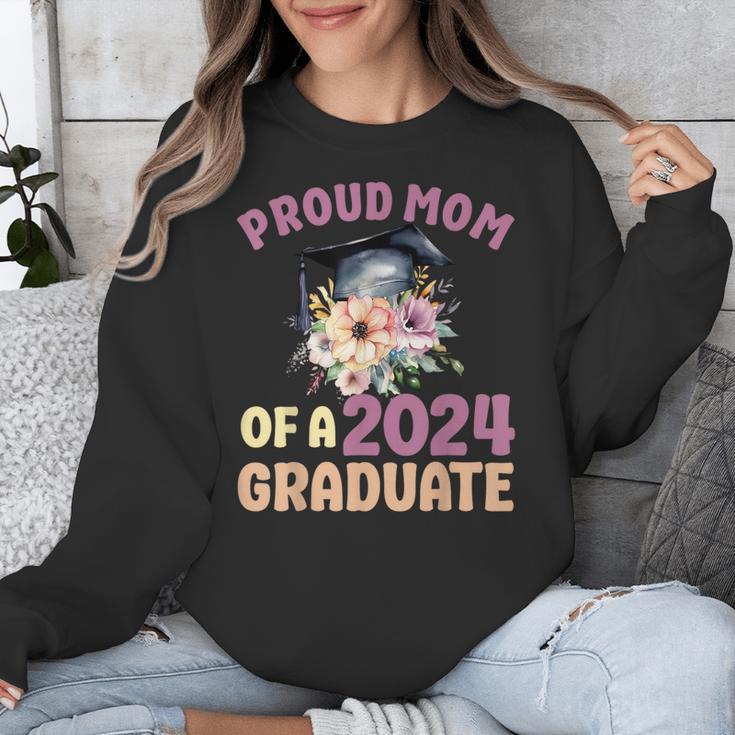 Proud Mom Of a 2024 Graduate Floral Flower Family Graduation Unisex Sweatshirt