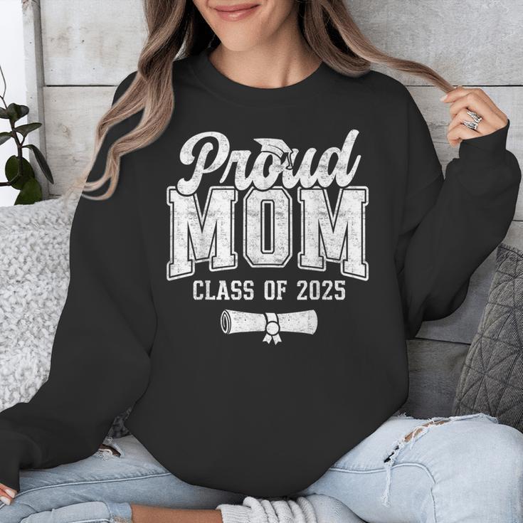 Proud Mom Of 2025 Graduate Senior Mom 25 Graduation Unisex Sweatshirt