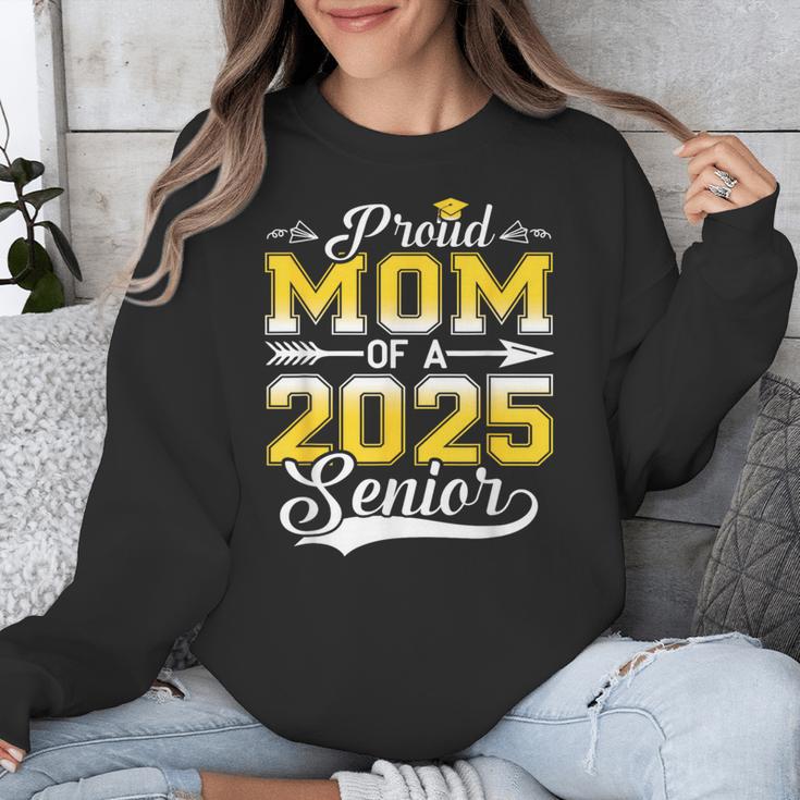 Proud Mom Of a 2025 Senior Graduate Graduation Unisex Sweatshirt