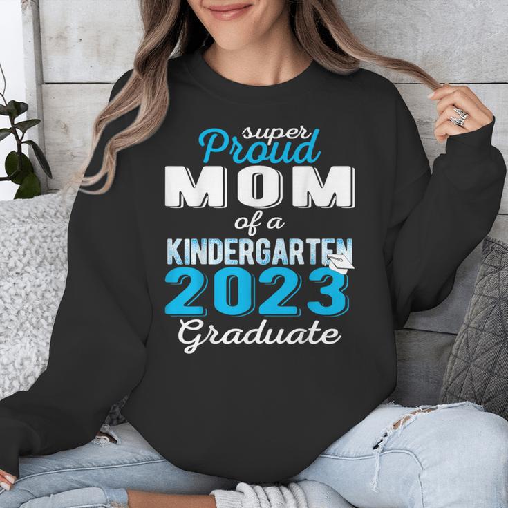 Proud Mom Of Kindergarten Graduate 2023 Graduation Mom Unisex Sweatshirt
