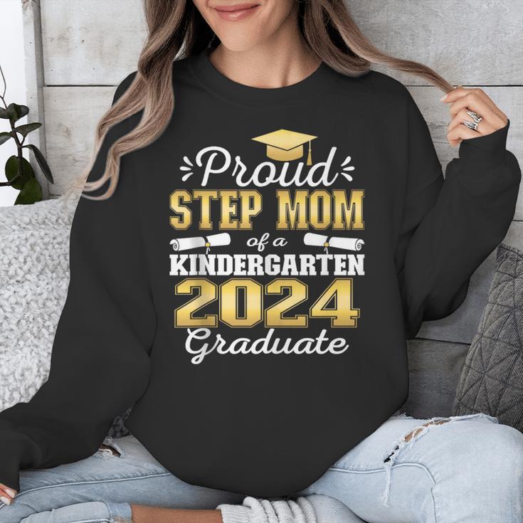 Proud Step Mom Of Kindergarten Graduate 2024 Graduation Step Unisex Sweatshirt