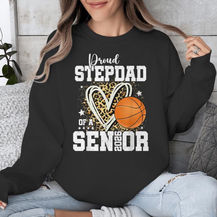 Proud Stepdad Of A 2026 Senior Basketball Graduation Leopard Unisex Sweatshirt