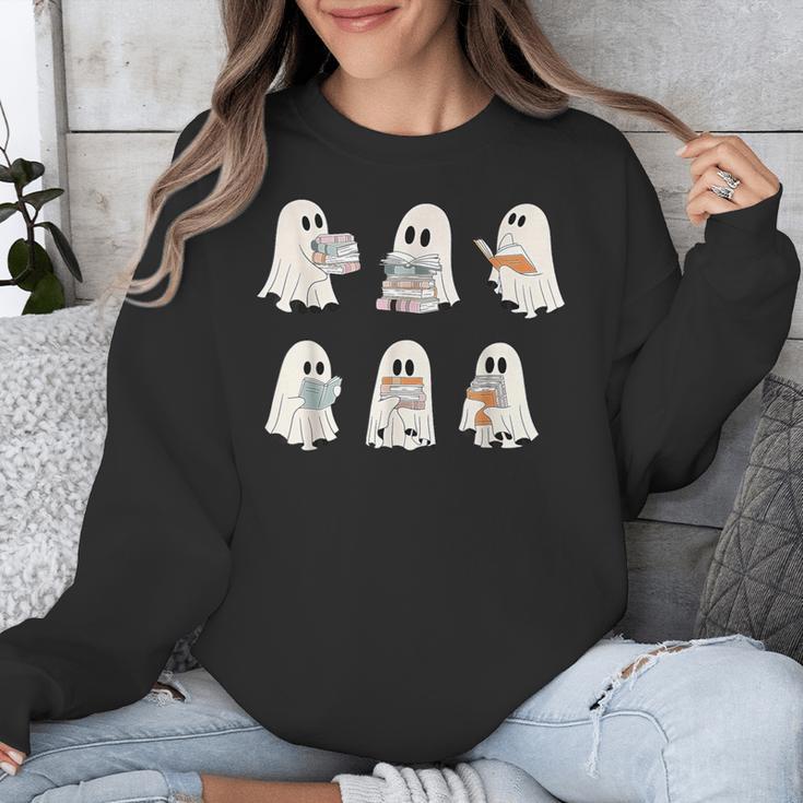 Retro Ghost Reading Books Halloween Bookish Ghost Bookworm Unisex Sweatshirt