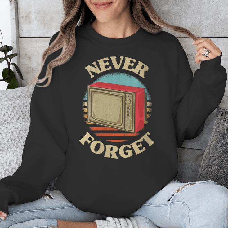Retro TV Never Forget Nostalgia Vintage Unisex Sweatshirt