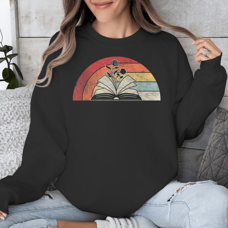 Retro Vintage Wildflowers Book Shirt Book Lover Unisex Sweatshirt