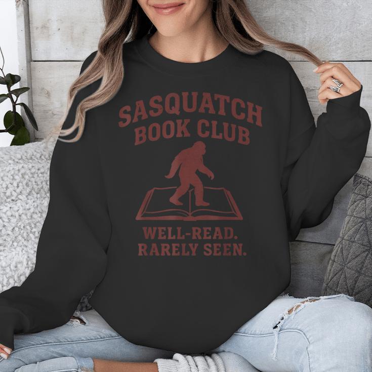 Sasquatch Book Club Bigfoot Reading Cryptid Vintage Unisex Sweatshirt