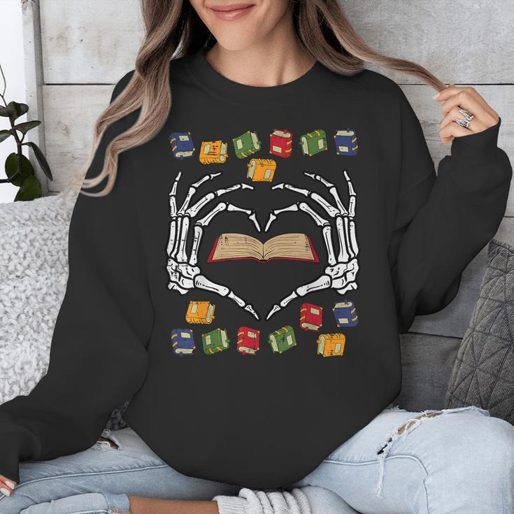Skeleton Heart Read Reading Book Librarian Halloween Women Unisex Sweatshirt