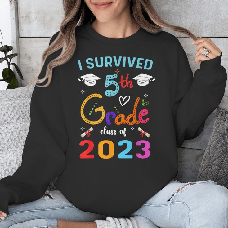 I Survived 5th Grade Graduation Class 2023 Elementary Unisex Sweatshirt